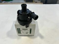LR125394 J9C14322 Water Circulation Pump