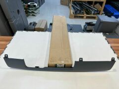 Yeni Defender Arka Tampon Çeki Kapağı LR135961