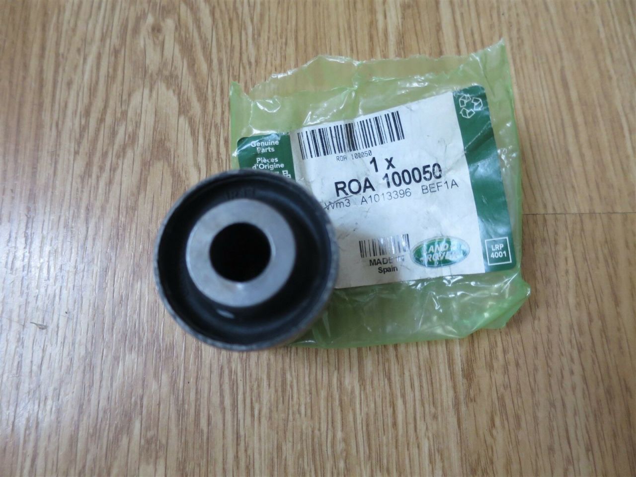 Discovery 2 Front Shock Absorber Upper Bushing ROA100050