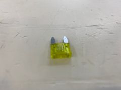 Range Rover Discovery 20 Amp Mini Fuse Circuit Breaker LR075980